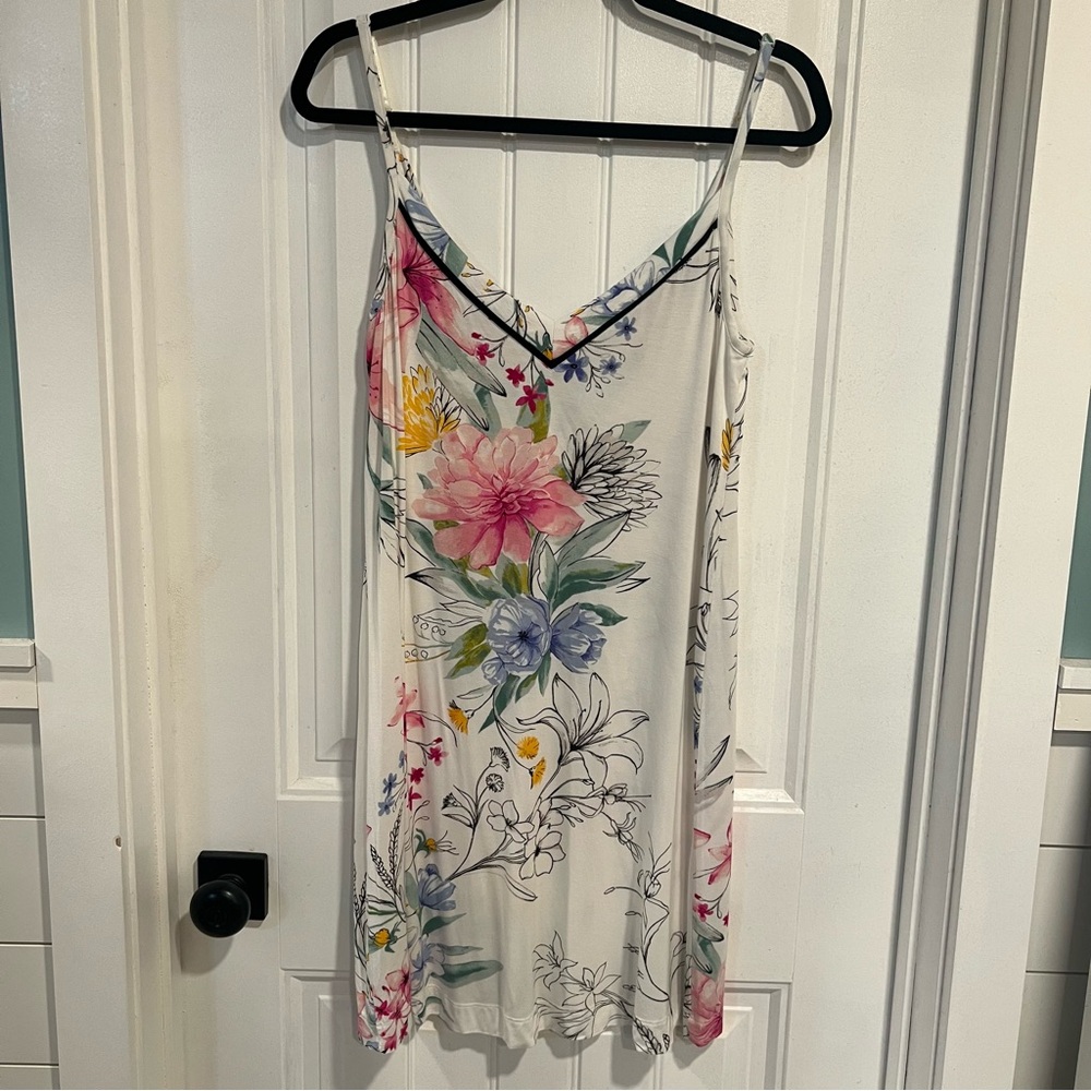 Soma Floral Print Women's Robe and V Neck Nightgown Set.‎ XS Gown, S/M Robe. - Picture 4 of 16